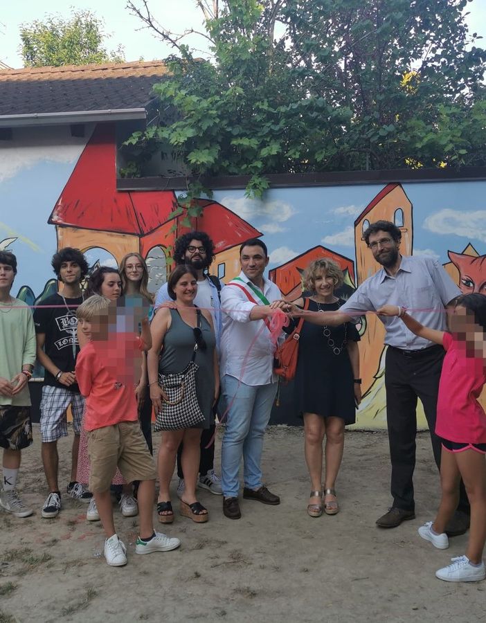 A Isola d'Asti un grande murales a tema la &quot;Gabbianella e il gatto&quot; di Luis Sepúlveda