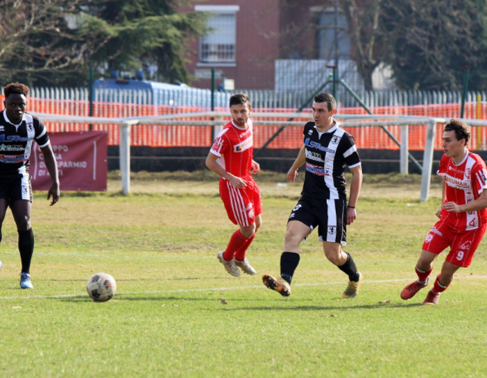 Calcio, Serie D. Asti, si complica la corsa alla salvezza diretta: i biancorossi cedono al Derthona (Foto)