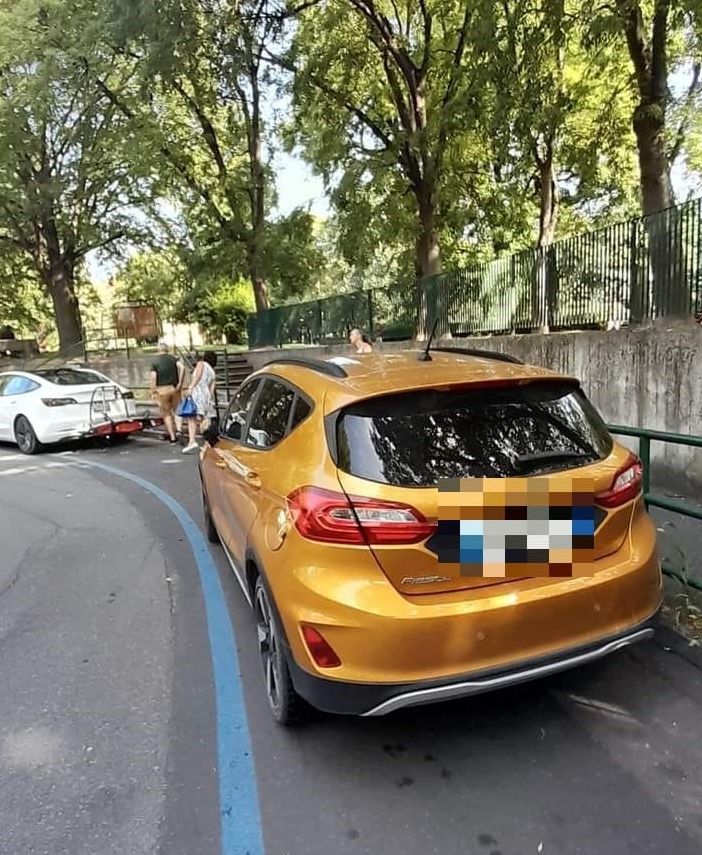 Parcheggi blu in corso Einaudi: a sei mesi dalla partenza &quot;spunta&quot; un nuovo problema