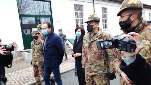 Il generale Figliuolo e il presidente Cirio in visita alla caserma &quot;Vian&quot; di Cuneo