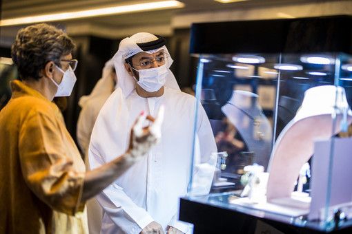 Dalla seta per le principesse arabe alle penne tempestate di diamanti: i prodotti più ricercati dagli Emiri dalle aziende piemontesi