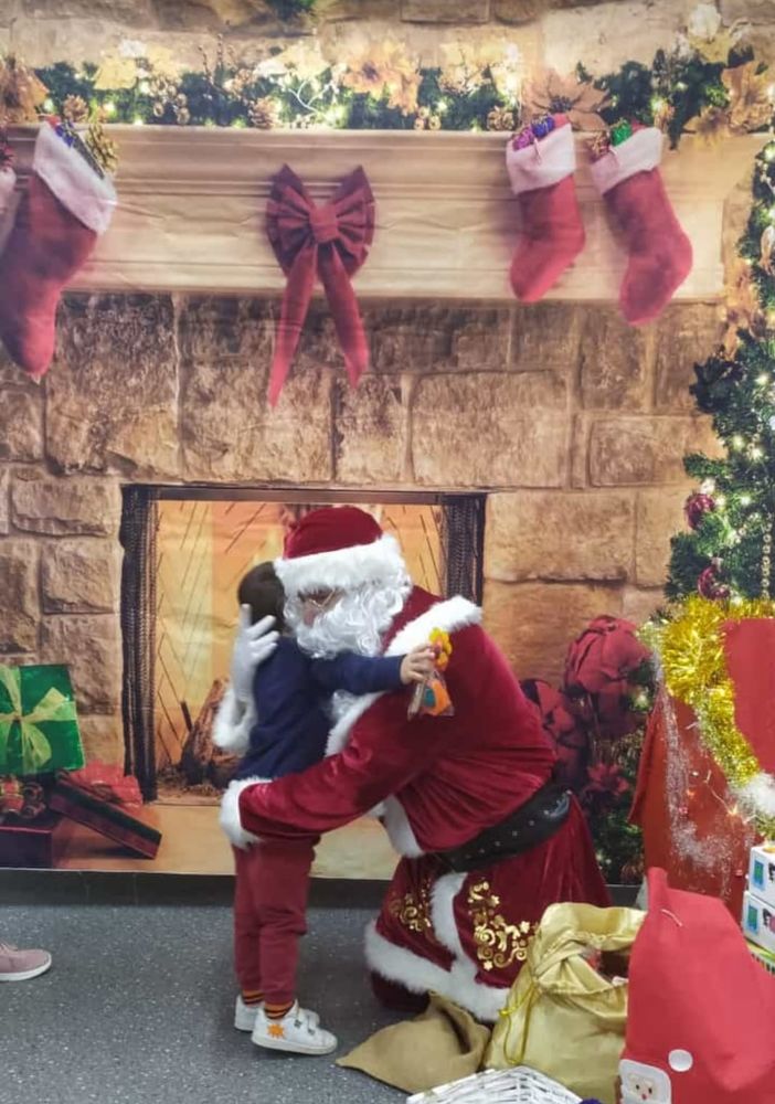 Un Babbo Natale speciale è arrivato alla materna Lina Borgo di Asti