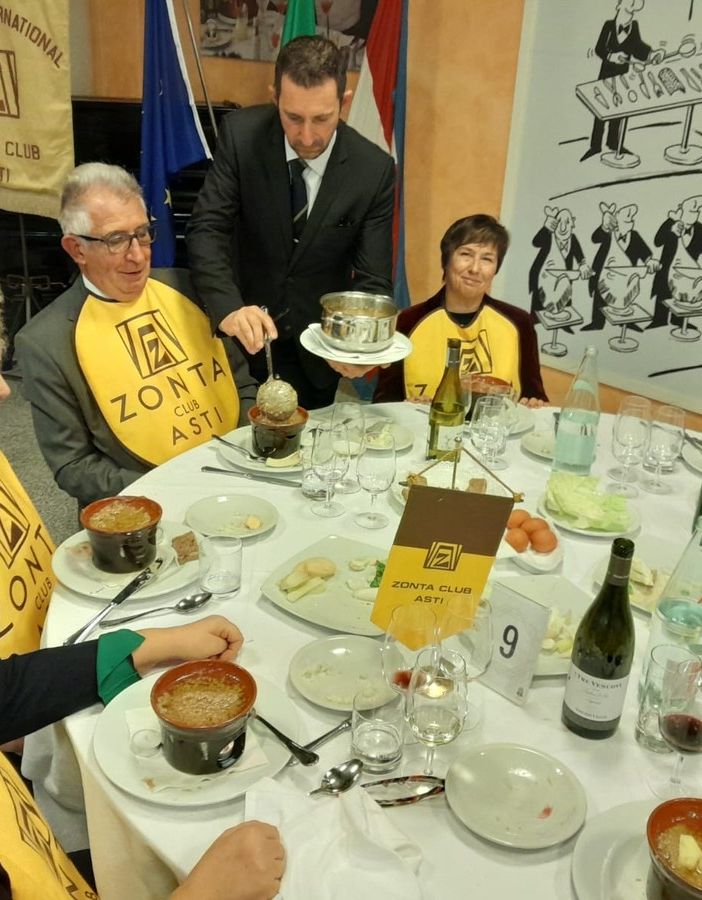 Solidarietà e buon cibo decretano il successo della “Bagna Cauda dello Zonta”