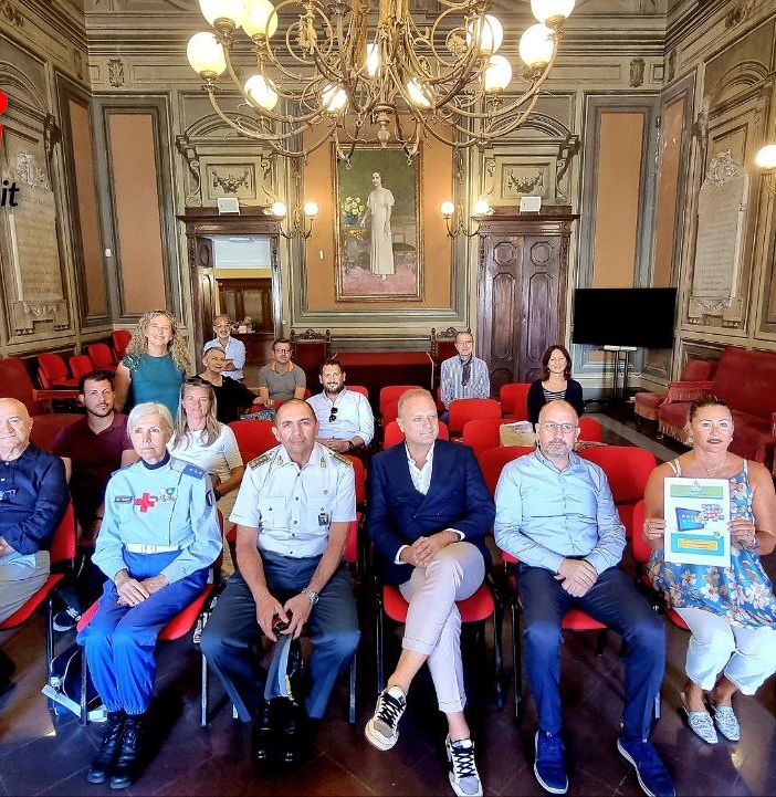 Il sindaco, l'assessore all'istruzione e i diversi referenti dei progetti educativi che saranno inseriti nella Bakeka