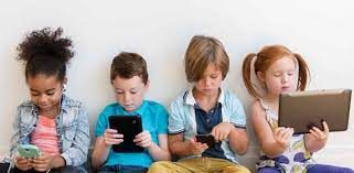 Siete consapevoli sull'uso del vostro smartphone? I ragazzi delle scuole di Nizza riceveranno un patentino