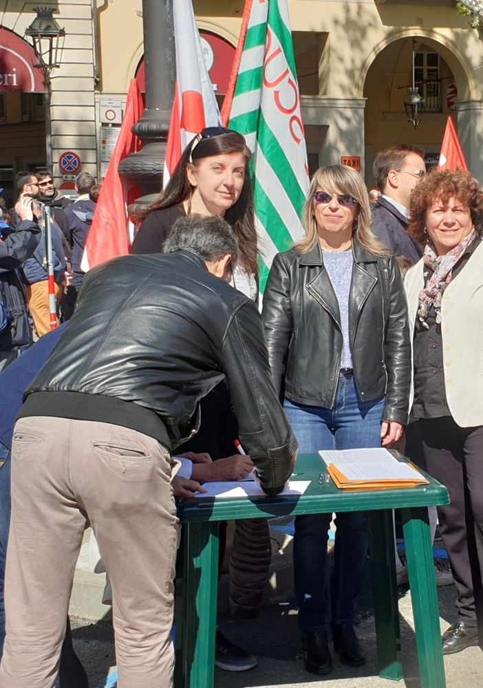 I sindacati della scuola raccolgono firme contro la regionalizzazione del sistema di istruzione
