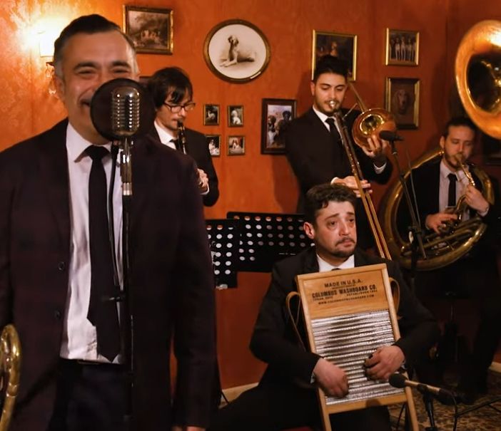 Da questa sera Asti è capitale della cultura con AstiTeatro. Si parte con la BandaKadabra