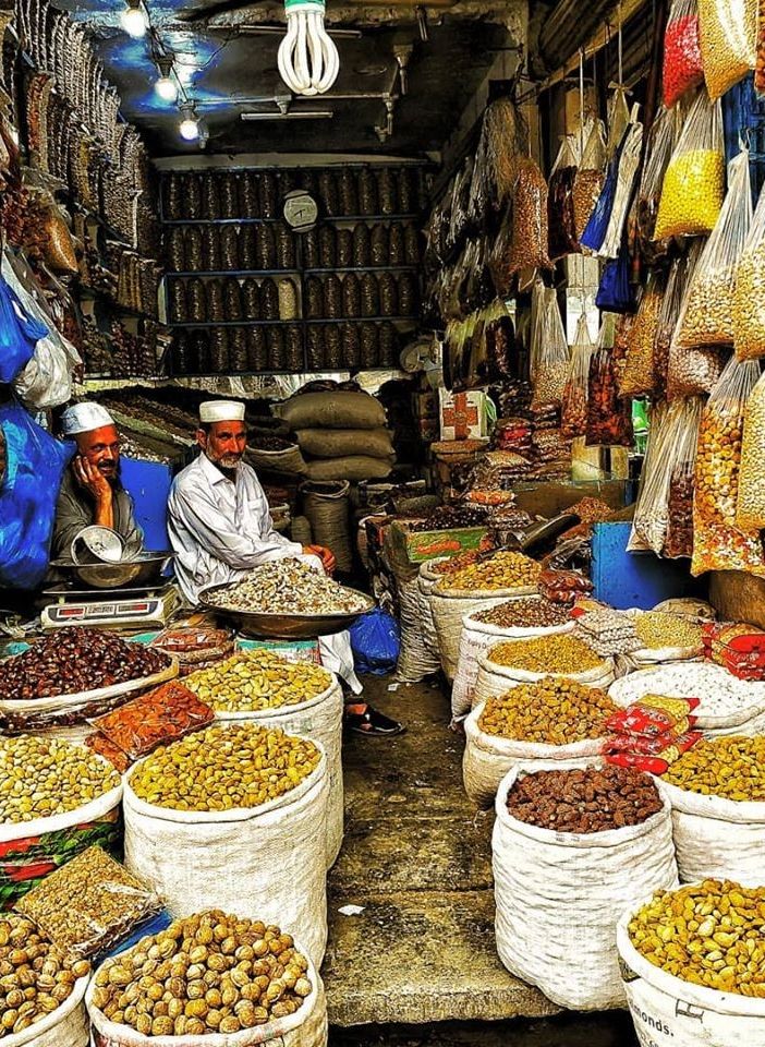 Si raccolgono fondi per l'UNA con le belle foto di Franca Baralis