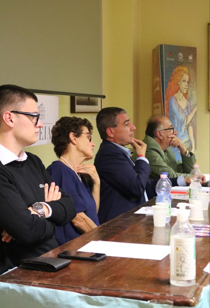 Lo studente universitario membro di Politeia Edoardo Scarrone, l'assessore alla Cultura Ausilia Quaglia, il professor Giorgio Barberis e il presidente di Politeia Maurizio Carcione