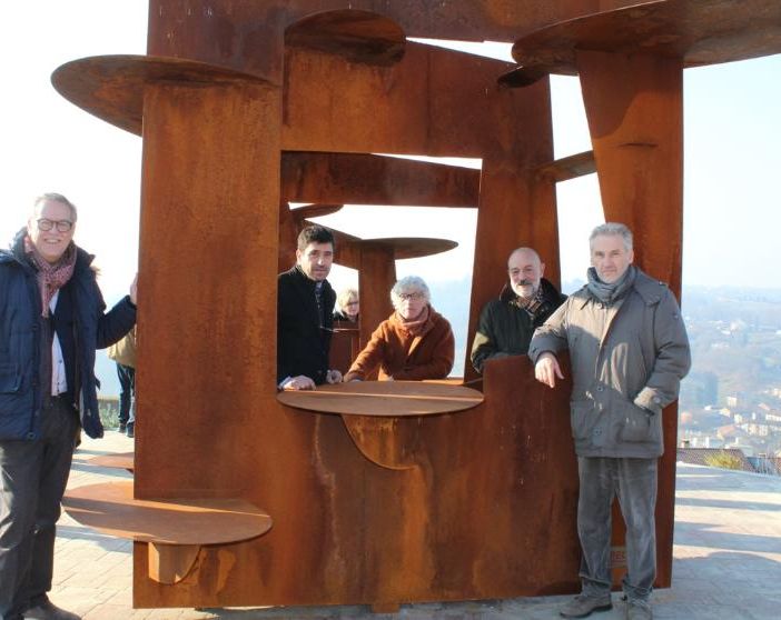 La scultura &quot;Di Ferro del mare padano&quot; sul Belvedere di San Secondo; da sinistra Morra, Tealdi, Miroglio, Goria, Omedé
