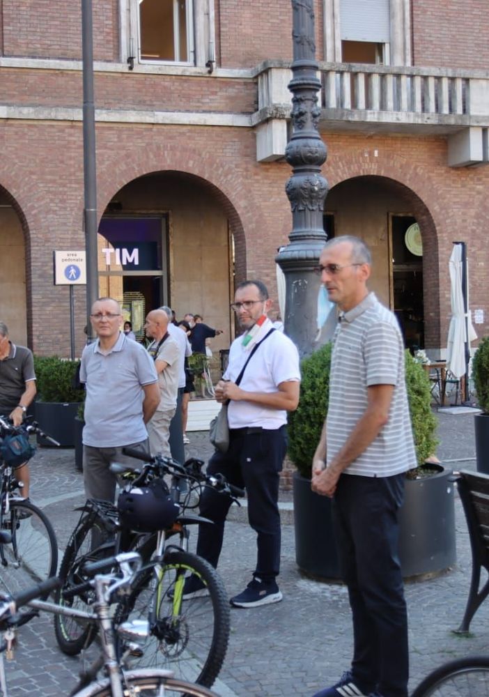 L'assessore Berzano durante un incontro con i ciclisti (Archivio - MerfePhoto)