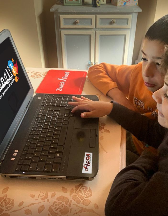 L'associazione astigiana OpenLab aiuta i BimbiSvegli a studiare da casa