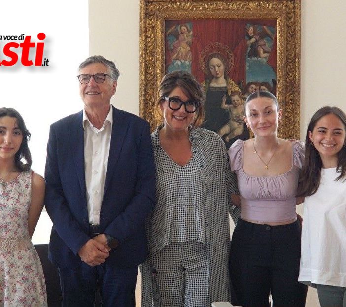 Le studentesse premiate con il presidente Mario Sacco, Annarita Nulchis e Ilaria Caramellino (merfephoto)