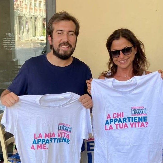 Mauro Bosia con la giornalista Laura Secci al banchetto