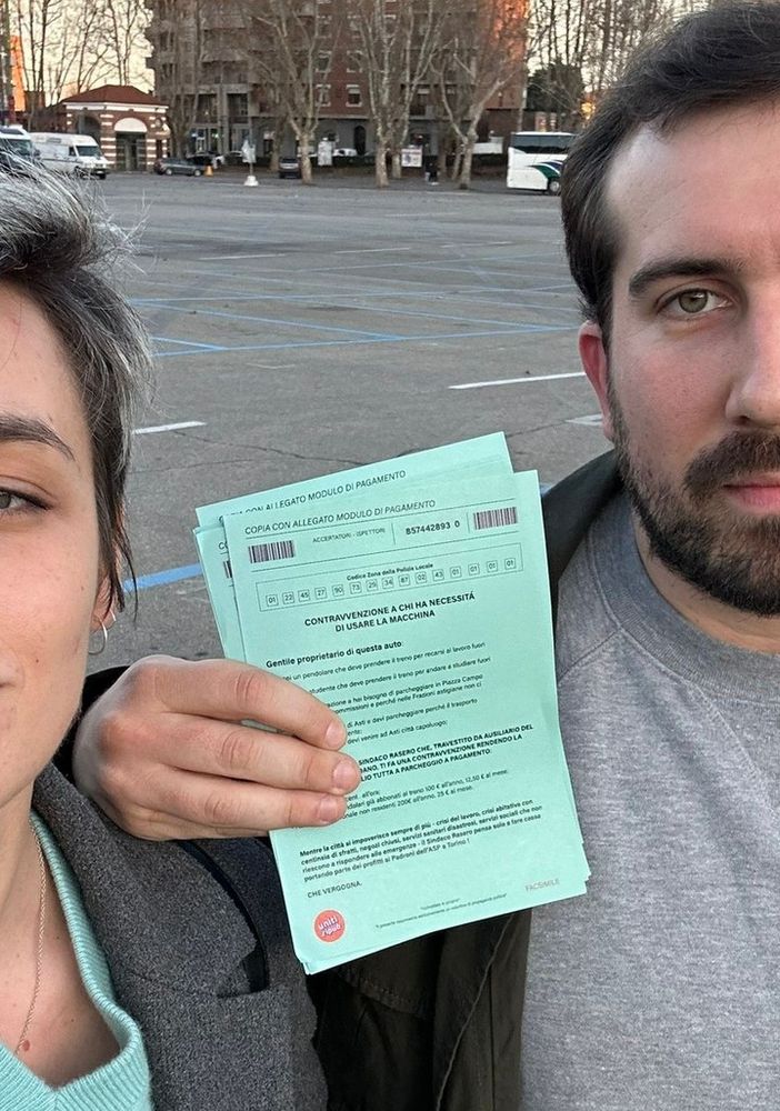 Vittoria Briccarello e Mauro Bosia, consiglieri comunali di &quot;Uniti si può&quot;, con la multa