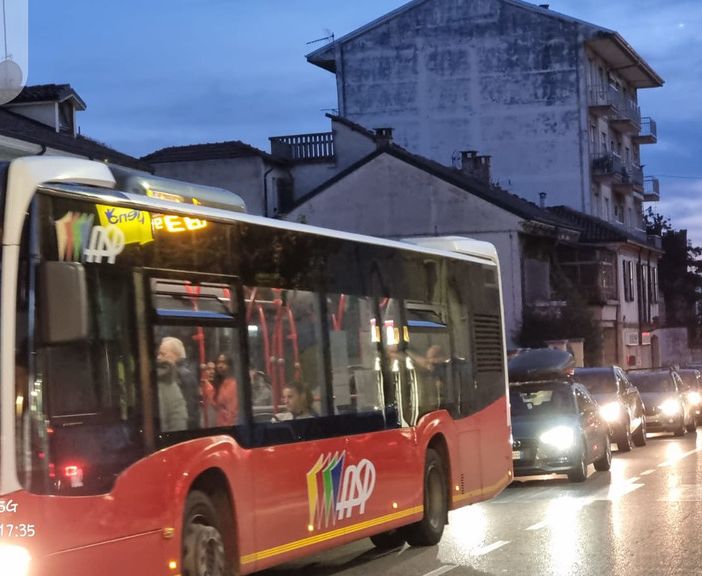 Magico Paese di Natale: navetta gratuita da piazza Cosma Manera nei weekend per raggiungere piazza Alfieri