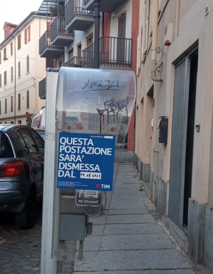 Avviso affisso su una postazione in via Brofferio