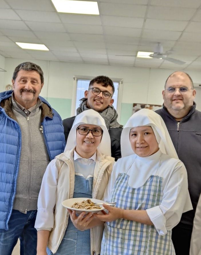 Gli agnolotti d'asino arrivano sulla tavola della mensa sociale di via Genova