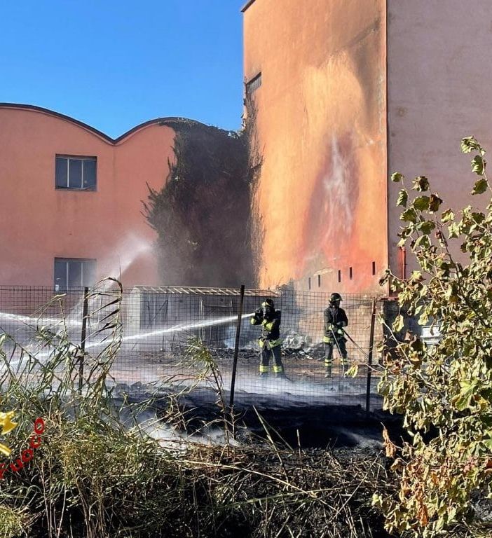 Ancora in corso le operazioni di messa in sicurezza per l'incendio alla Cantina di Rocchetta