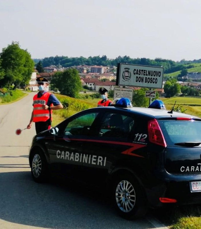 Intervengono per schiamazzi, i carabinieri trovano  13 dosi di cocaina ed eroina pronte al consumo
