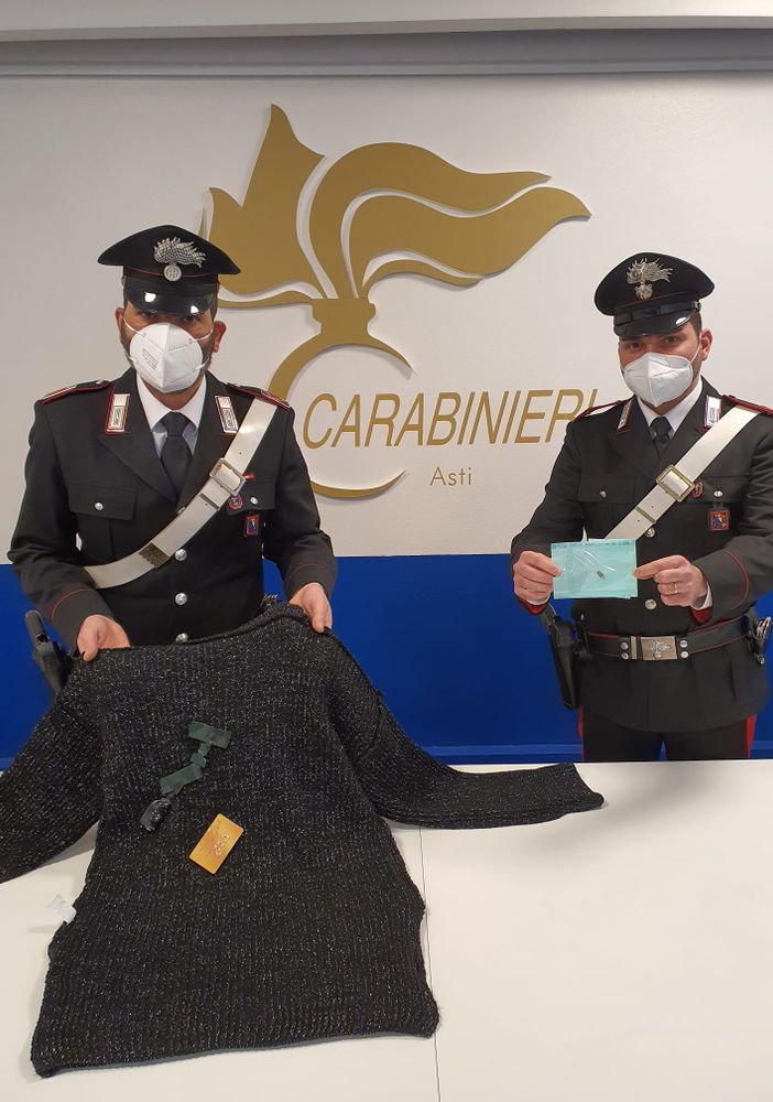 Il materiale sequestrato dai carabinieri
