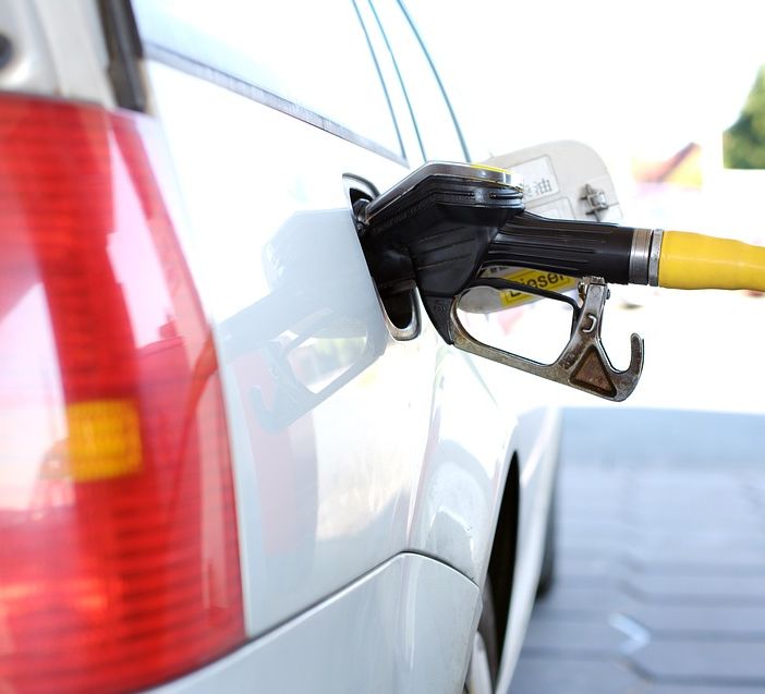 Aumento carburanti. Pompa di benzina