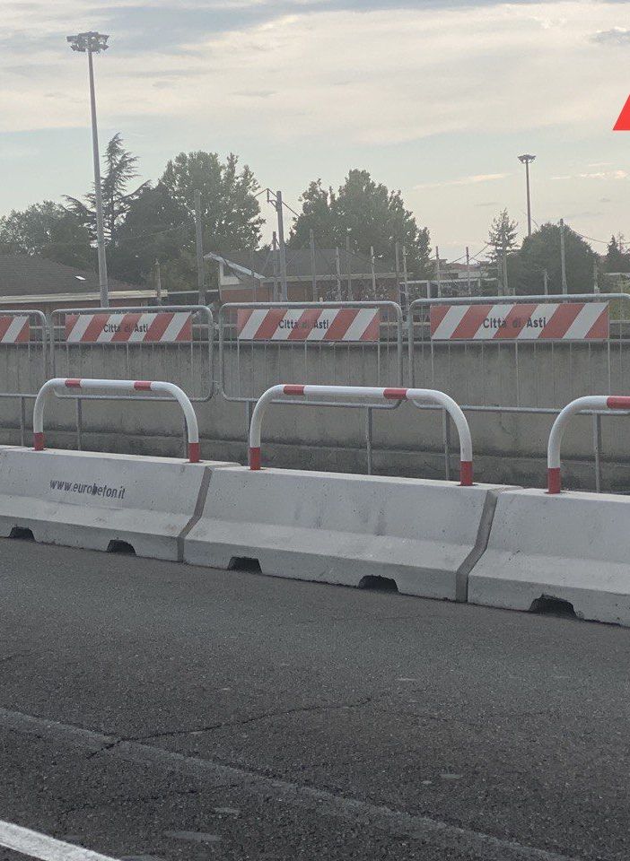 In estate, finalmente, in corso Savona inizieranno i lavori per la nuova passerella pedonale