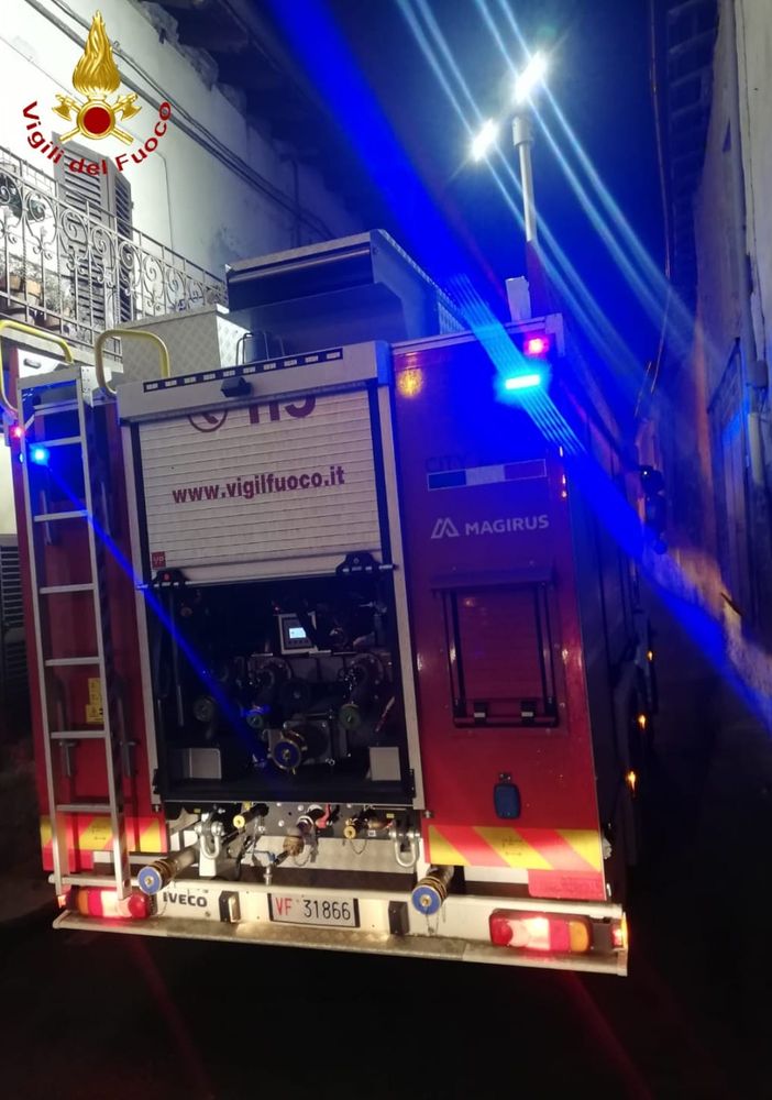 Paura a Montemagno in un'abitazione: cavi della luce prendono fuoco