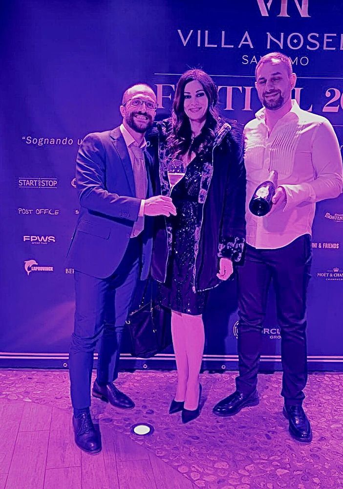 Alcuni momenti del Galà del Festival di SanremoNews con Manuela Arcuri