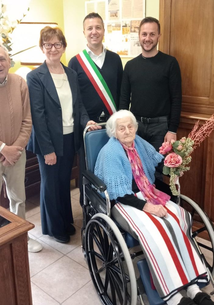 A San Damiano festeggiata la donna più longeva del paese. Angela Perosino ha compiuto 103 anni
