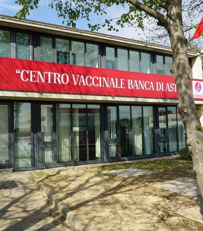 Inizia in salita la capagna di vaccinazione al nuovo hub di via Guerra (Merfephoto)