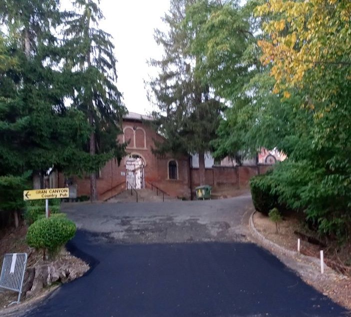 A Castelnuovo Belbo riasfaltate alcune strade, tra cui l'ingresso del cimitero