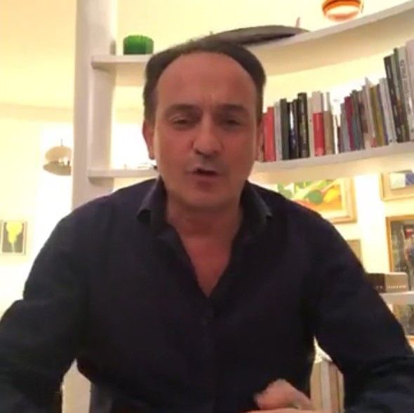 Il presidente Cirio durante la diretta facebook