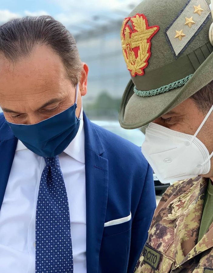 Il presidente Cirio ritratto con il generale Figliuolo nel corso di una visita in Piemonte di quest'ultimo (foto d'archivio)