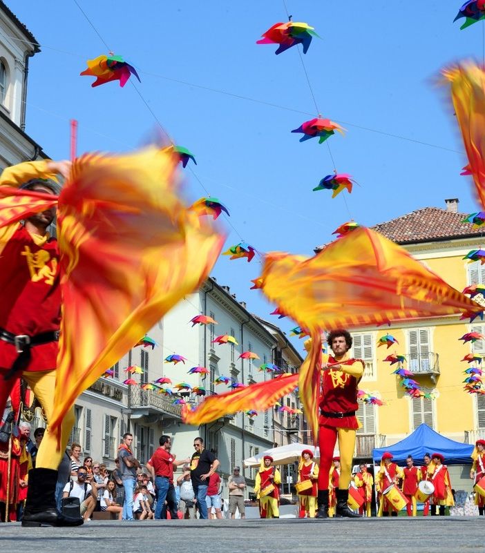 A Nizza il Comitato Palio dona mascherine alla popolazione. Domenica 24 maggio allestite due bancarelle in piazza Martiri di Alessandria