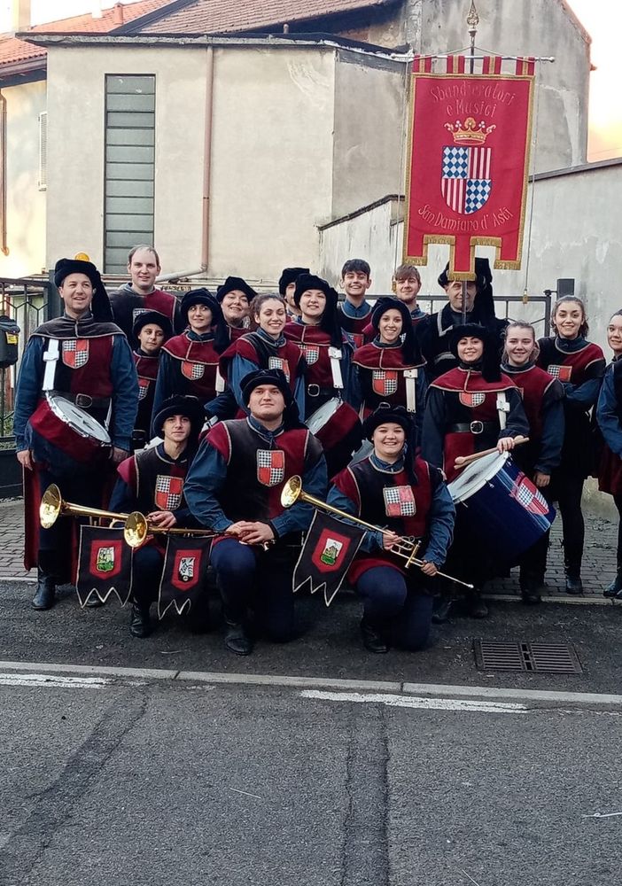 Il gruppo sbandieratori e musici di San Damiano ha iniziato la nuova attività
