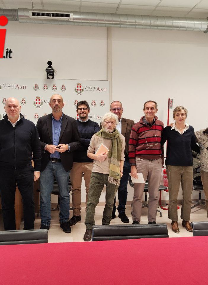 I consiglieri di minoranza nella sala del Consiglio comunale
