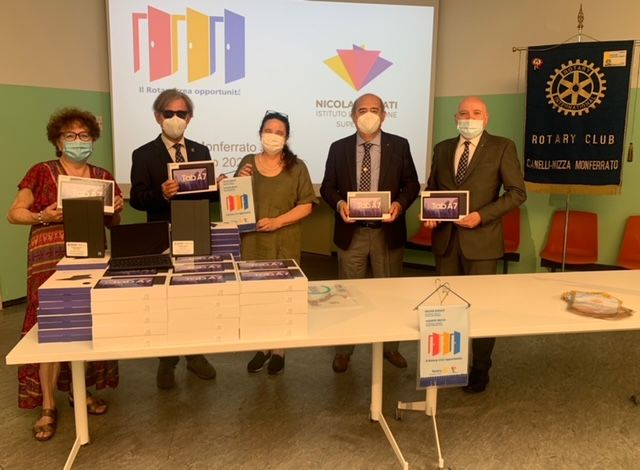 Consegnati 45 tablet all’Istituto Pellati di Nizza Monferrato