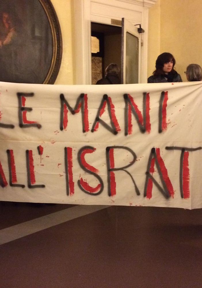 Ad Asti questa sera Consiglio comunale movimentato. Nella maratona verso l'approvazione del Bilancio 2020, alcuni manifestanti protestano per il taglio economico all'Israt