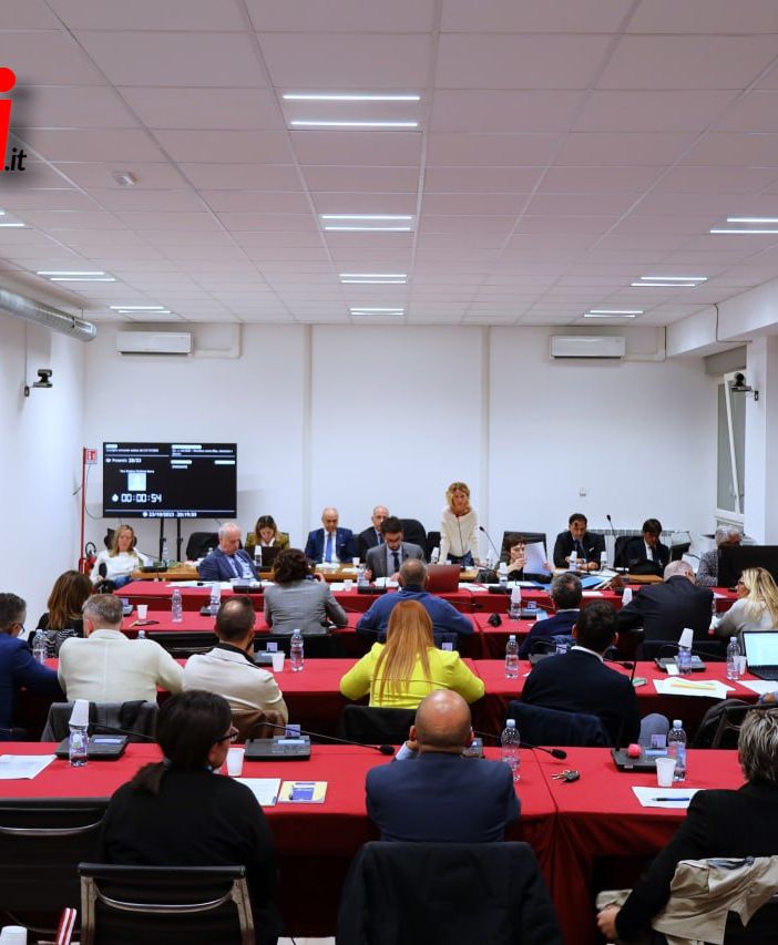Il consiglio comunale cittadino in un'immagine d'archivio