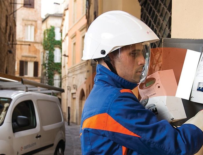 L'installazione di un contatore Open Meter (immagine fornita da E-Distribuzione
