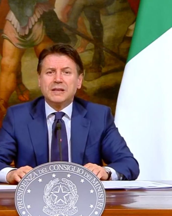 Conte:&quot;Misure restrittive prorogate fino al 3 maggio: dal 14 aprile aperti cartolibrerie e negozi per neonati&quot;