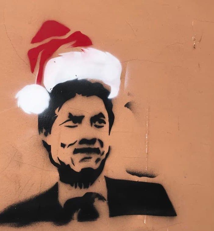 Il premier Conte Babbo Natale in via Incisa