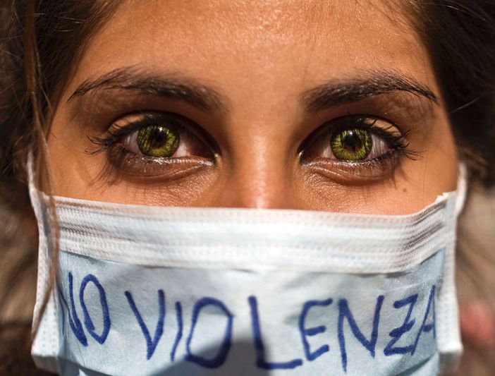Giornata internazionale contro la violenza di genere: incontro via Zoom con la presentazione del libro di Rossana Tescaroli