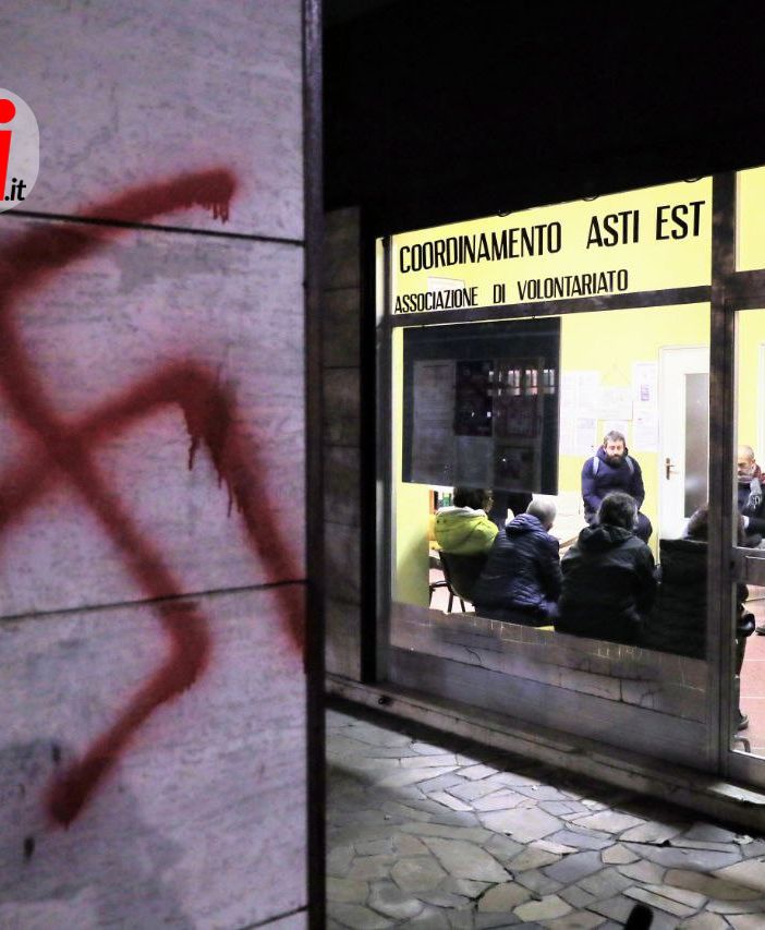 Alcune immagini dell'incontro, con lo sfregio davanti alla sede del coordinamento ancora ben visibile (Meprhefoto)