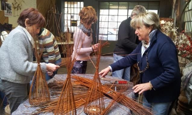 A Villafranca un corso per imparare ad intrecciare il vimini come una volta