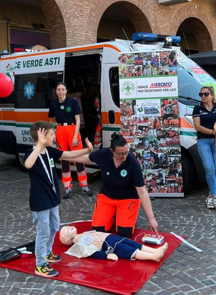 Uno dei momenti dedicati da Croce Verde Asti al lavoro con le scuole
