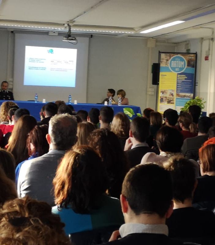 Il cyberbullismo al centro di un partecipato incontro all'Artom di Asti