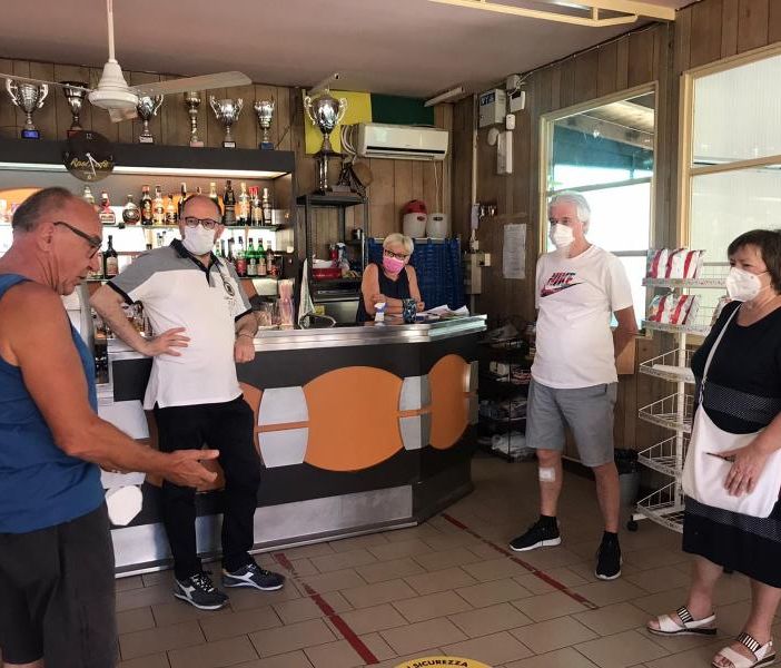 Sindaco e assessore Cotto ritratti durante la visita al circolo San Domenico Savio