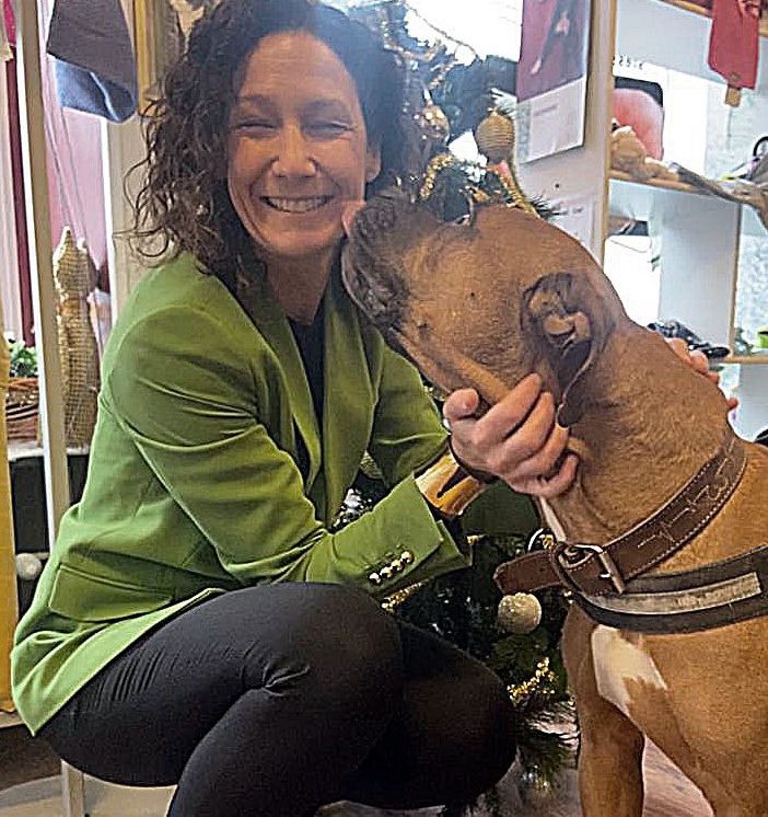 L'assessore Caucino con il cane Trevor